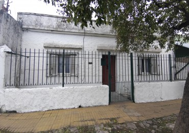 VENTA DE CASA A REFACCIONAR CON GRAN LOTE - ¡¿SE ESCUCHAN PROPUESTAS!!